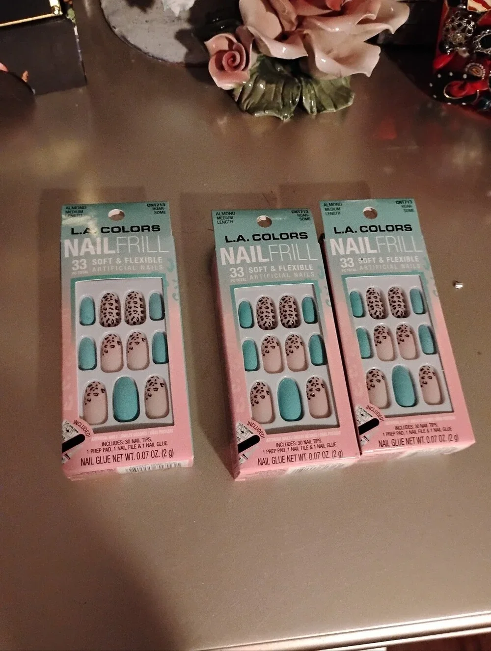 L.A. COLORS NailFrill Press-On Nails in Teal & White